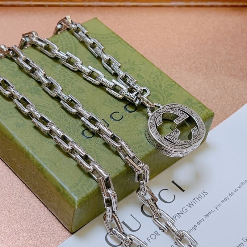 G*u*i necklaces